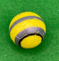 Subbuteo pallone giallo a bande grigie