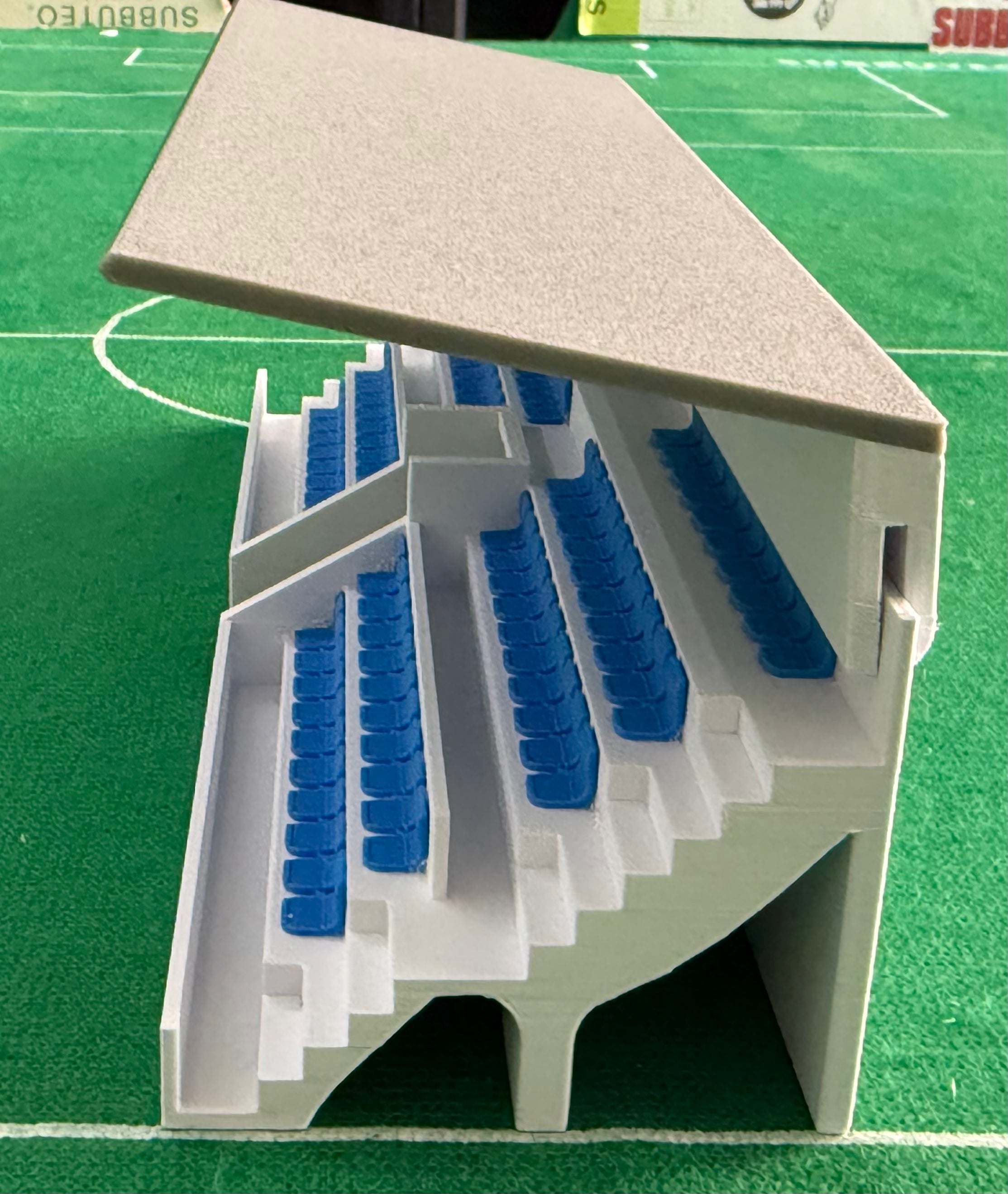 SubbuteoLab Linea stadio 3D Gradinata con tettoia - Seggiolini Blu